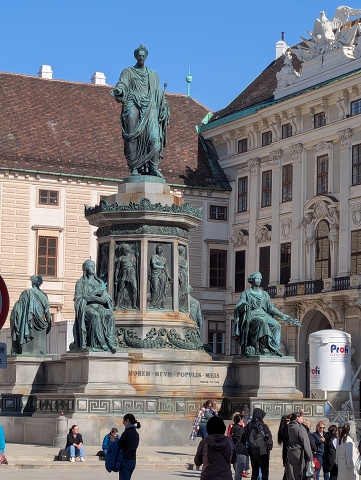 PXL 20250405 080041875