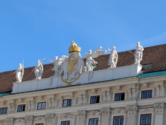 PXL 20250405 080139828