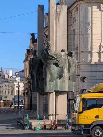 PXL 20250406 063940622