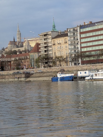 PXL 20250407 051136737