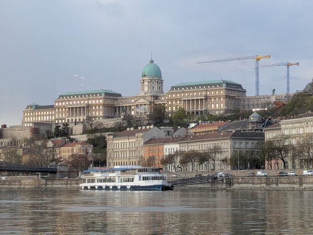 PXL 20250407 051503711